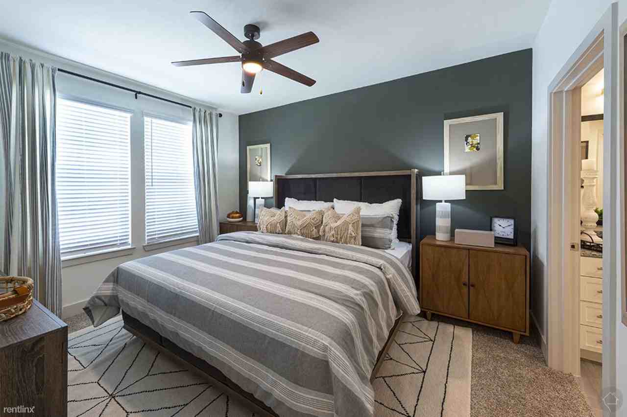 Lakecrest - Photo 2 of 12