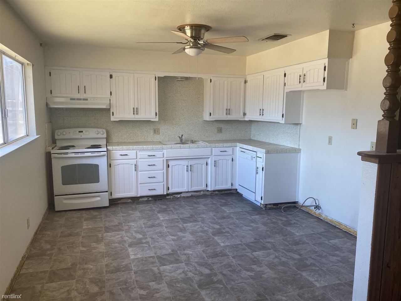 809 Clover Ln - Photo 2 of 9