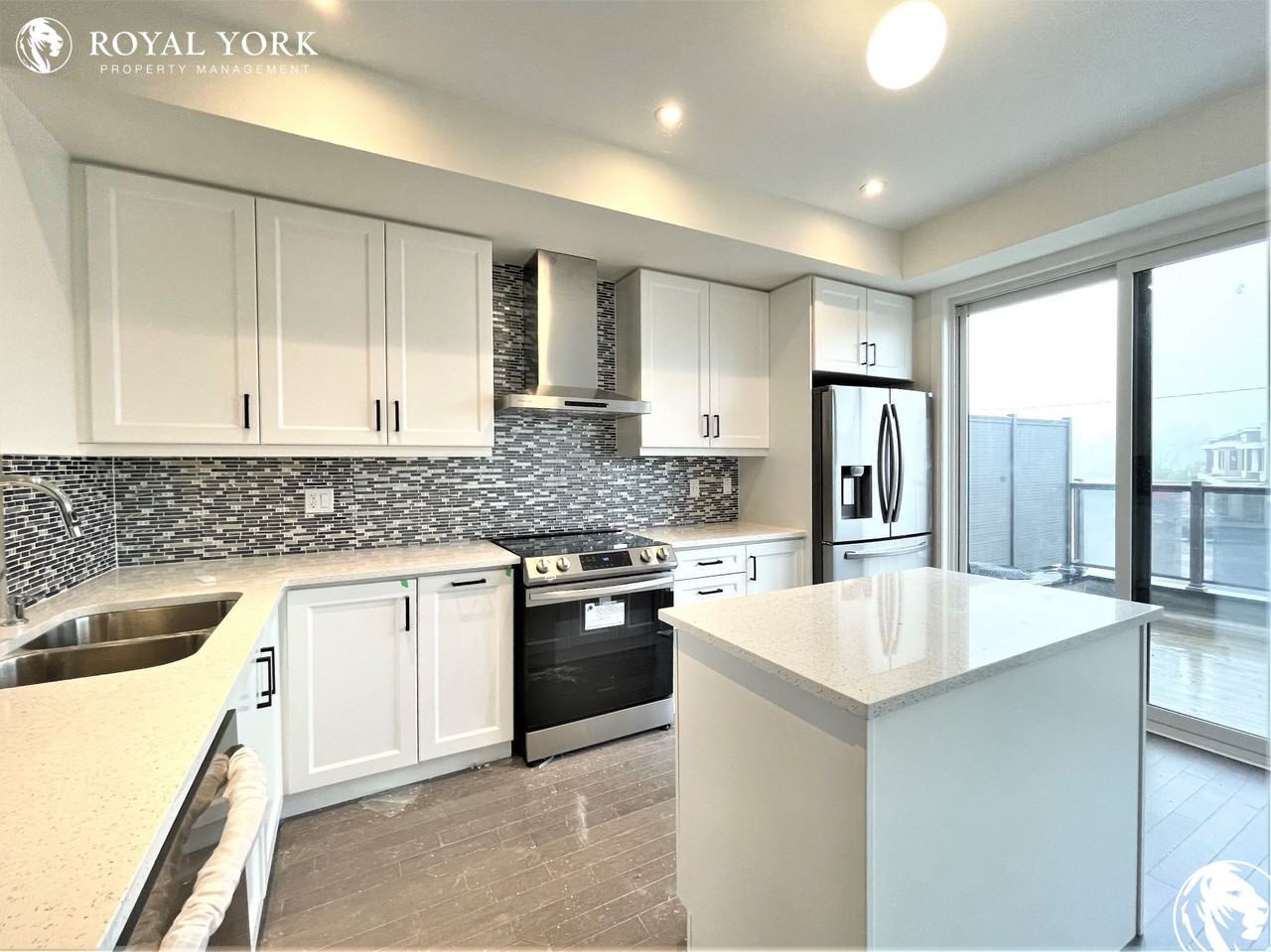 747 Port Darlington Rd - Photo 2 of 49