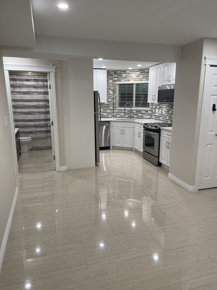 2633 Brewster Dr - Photo 2 of 10