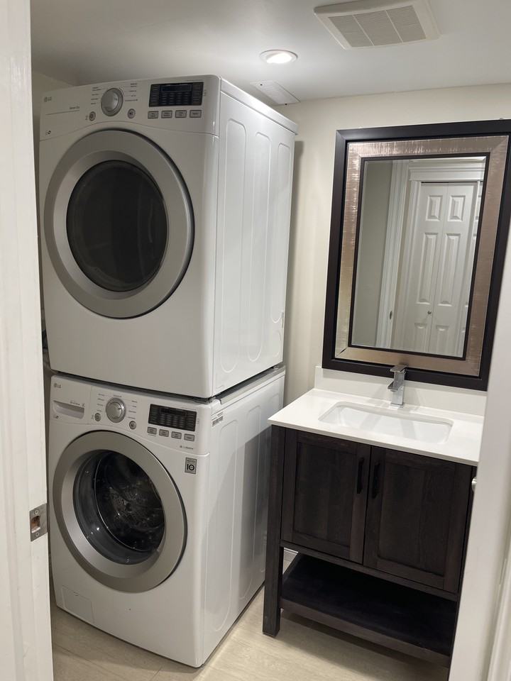 2633 Brewster Dr - Photo 3 of 10