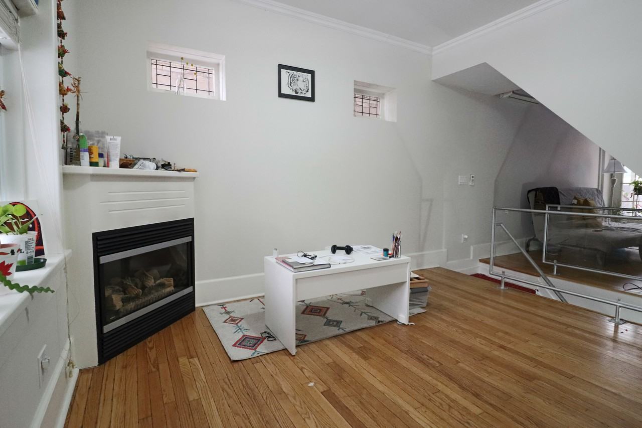 55 Dearbourne Ave #1 - Photo 3 of 23