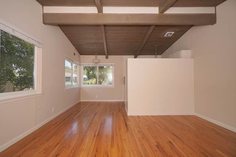 559 Matadero Ave #18