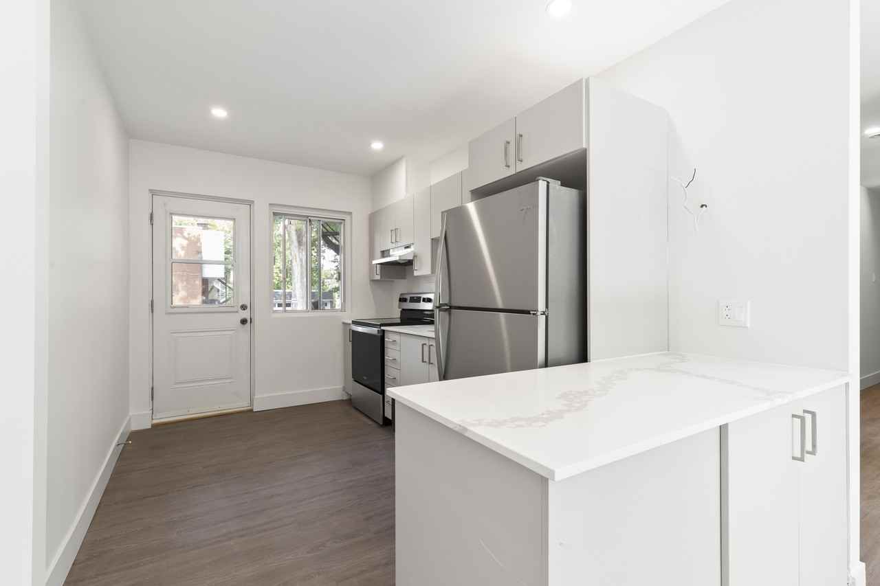 3265 3255-3265 Saint-Zotique Est. - Photo 2 of 13