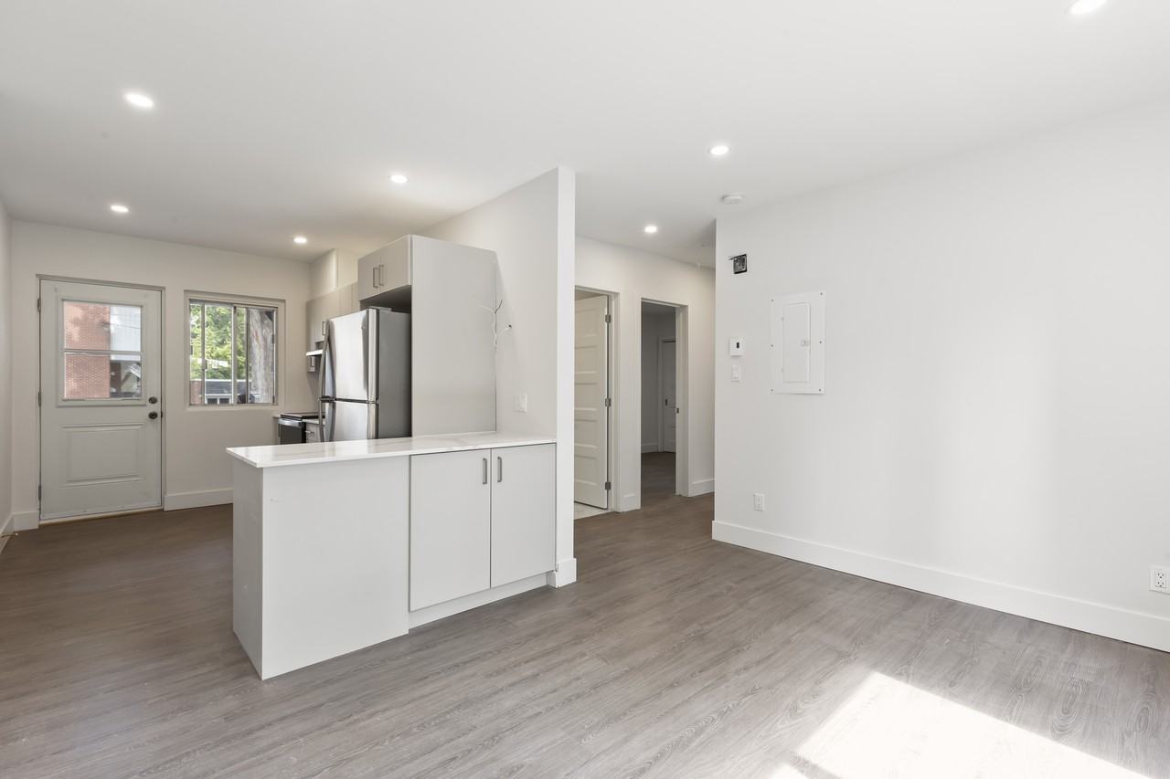 3265 3255-3265 Saint-Zotique Est. - Photo 3 of 13