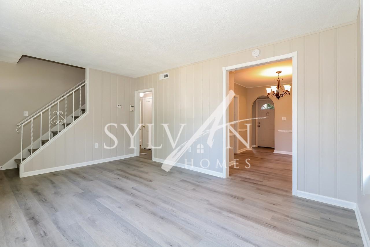 825 Templecliff Rd - Photo 2 of 15