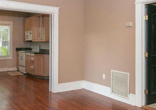 612 E Anderson St - Photo 3 of 12