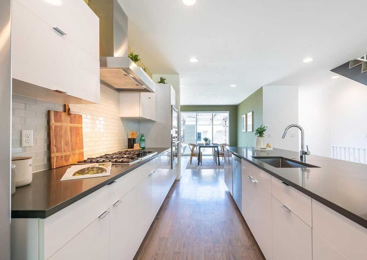 Swanky LoHi home with fantastic rooftop deck - Photo 6 of 23