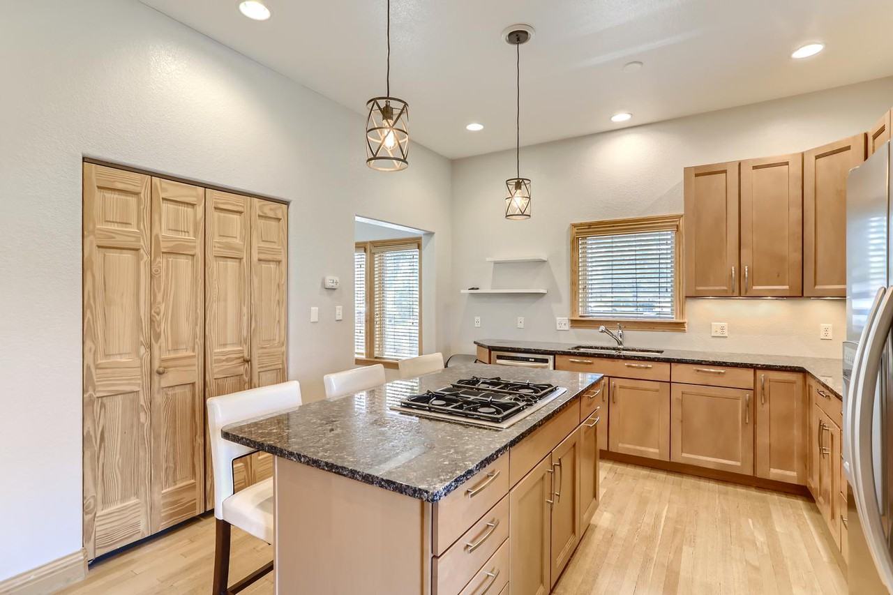 Sophisticated Capitol Hill home with gorgeous city views - Photo 5 of 27