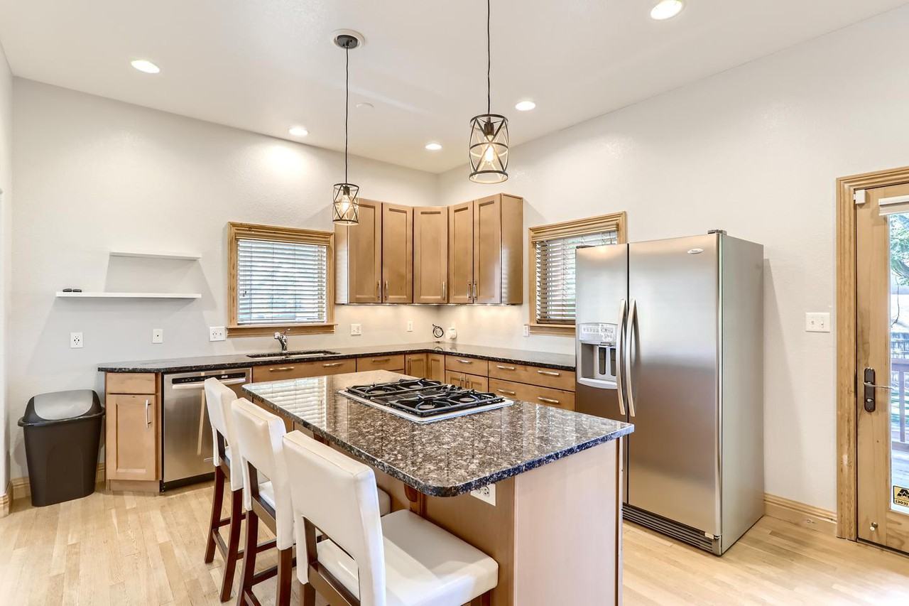 Sophisticated Capitol Hill home with gorgeous city views - Photo 6 of 27