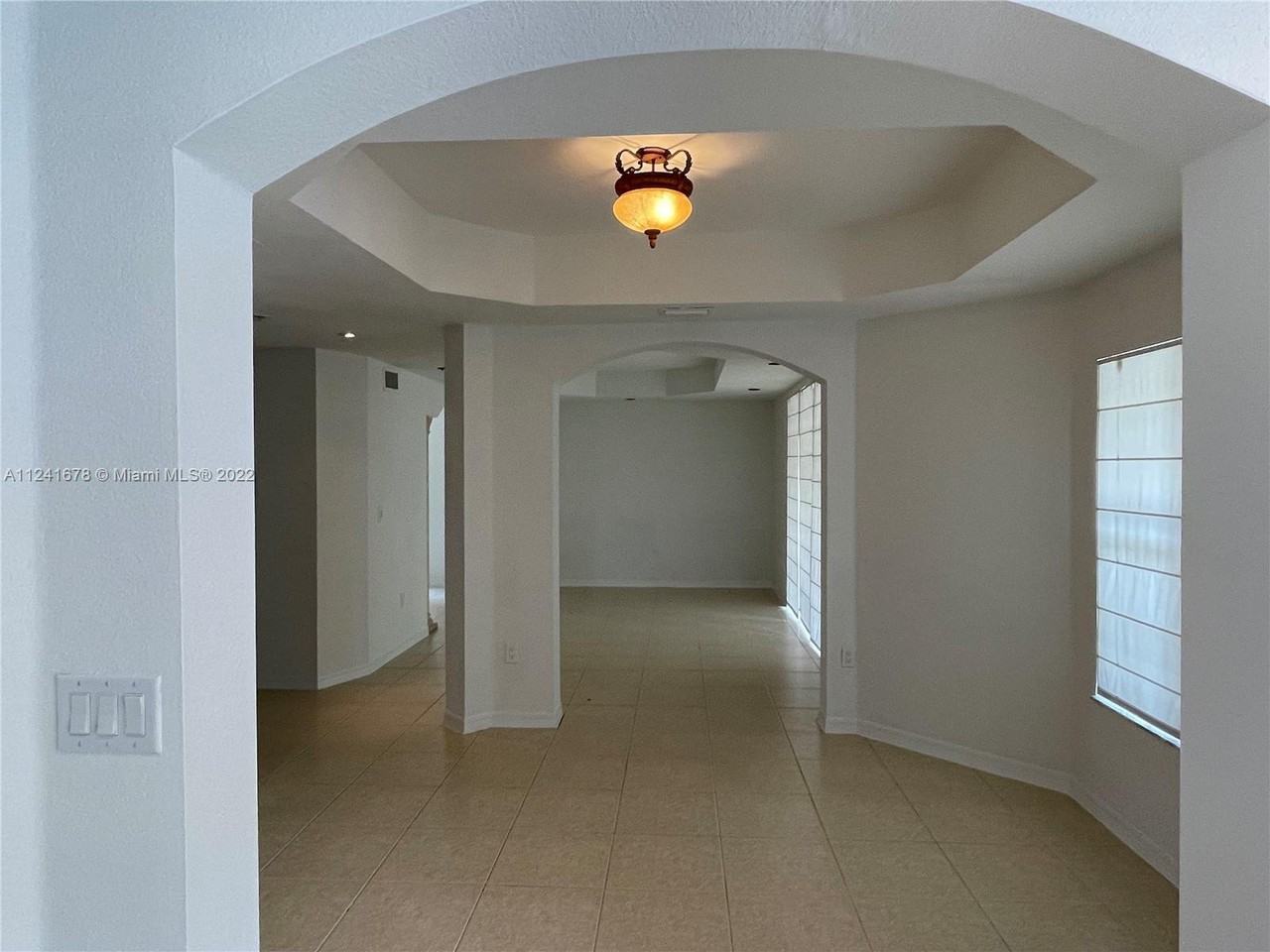15530 Sw 26th Ter - Photo 2 of 8