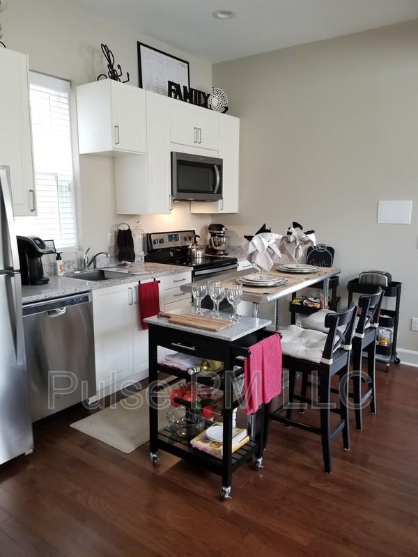 620 6th Ave - Photo 5 of 13