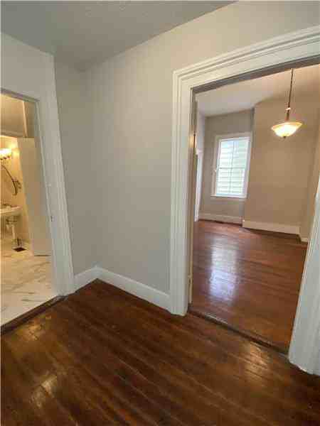 516 W 38th St - Photo 5 of 10