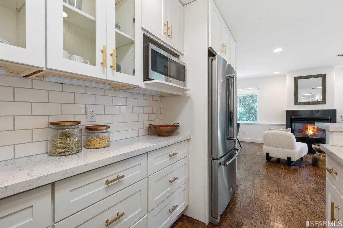 270 Henry St #102 - Photo 3 of 18