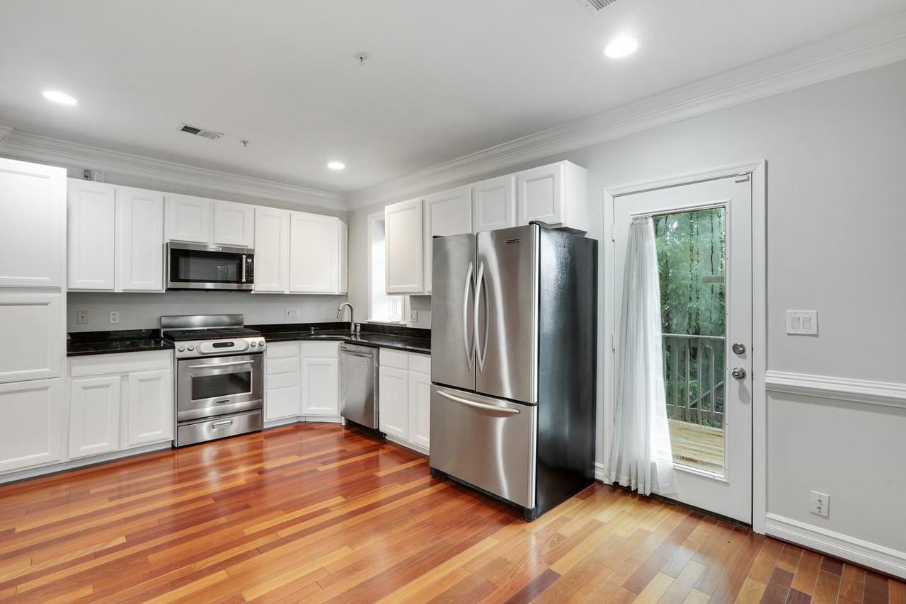 11 S St Ne - Photo 2 of 19