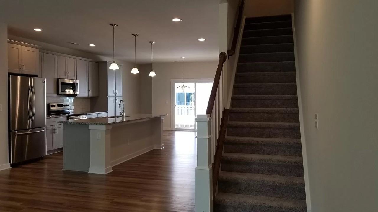 1024 Sharon Towns Dr - Photo 4 of 30