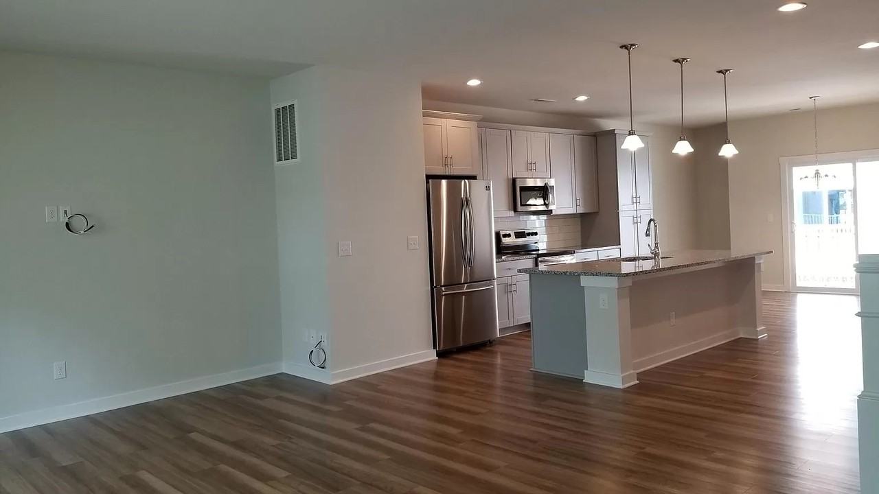 1024 Sharon Towns Dr - Photo 5 of 30