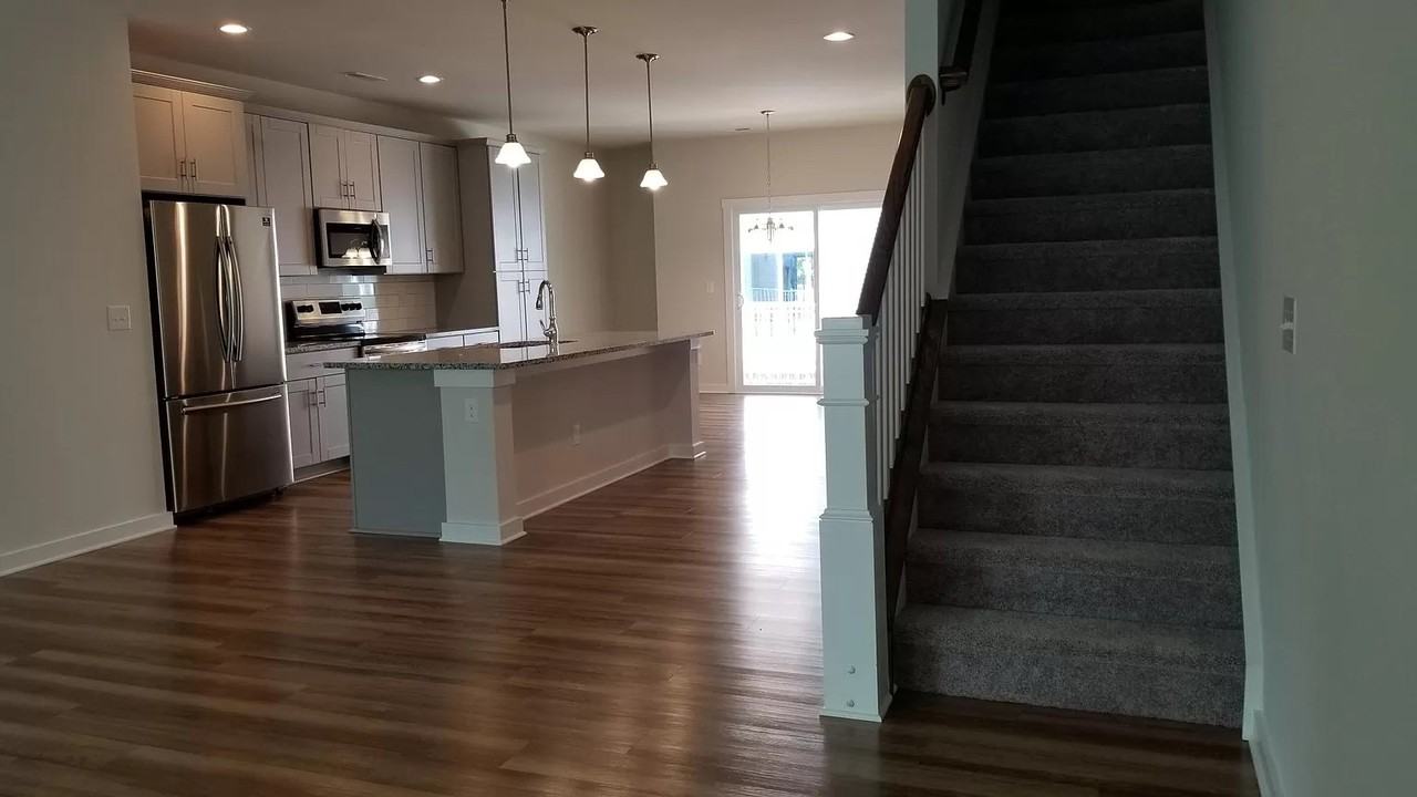 1024 Sharon Towns Dr - Photo 6 of 30