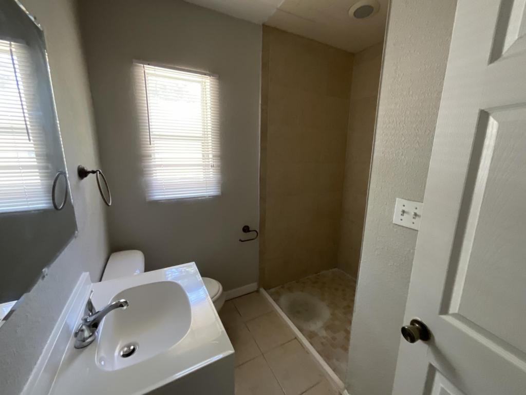 2218 S Park Ave - Photo 3 of 8