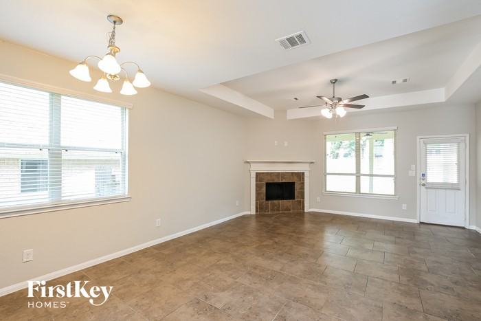 3026 Hemingway Dr - Photo 3 of 15