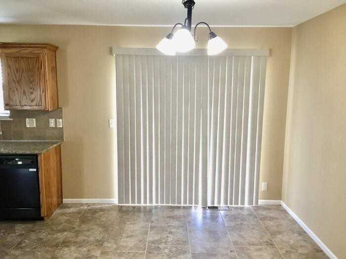 1613 Nw Hilltop Ln - Photo 3 of 13