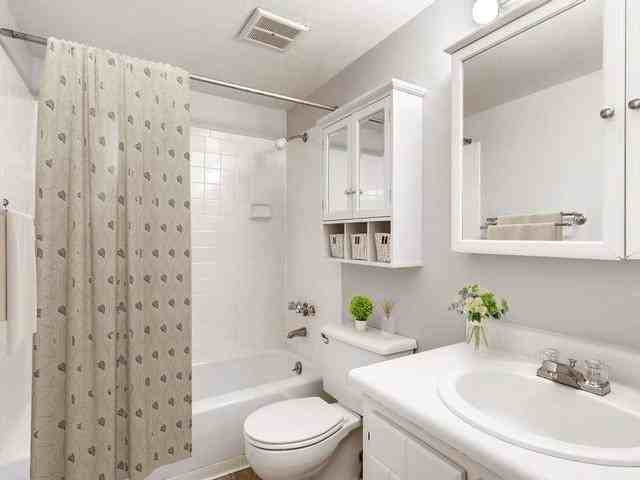 4977 Moorhead Ave - Photo 6 of 12