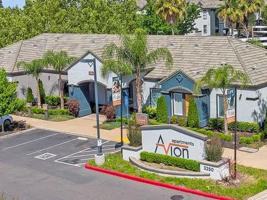 featured image of 3250 Laurelhurst Dr