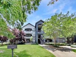 featured image of 3250 Laurelhurst Dr