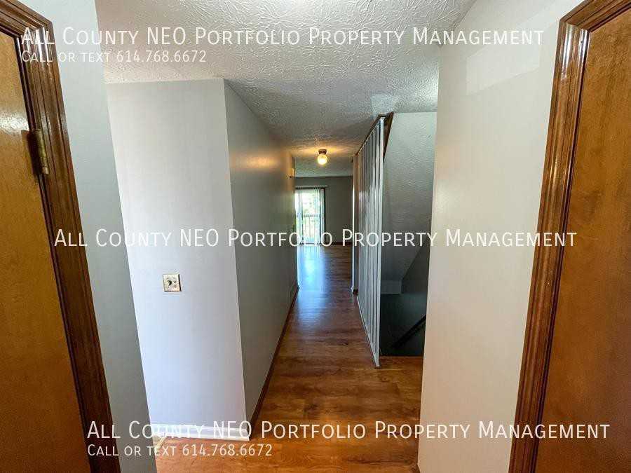 2401 Mccauley Ct - Photo 2 of 12