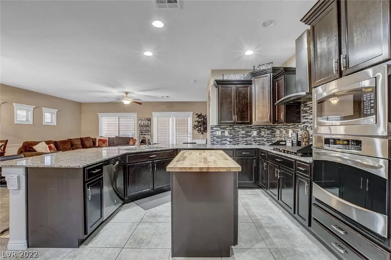 1603 Moorland Bluffs Ave - Photo 2 of 5