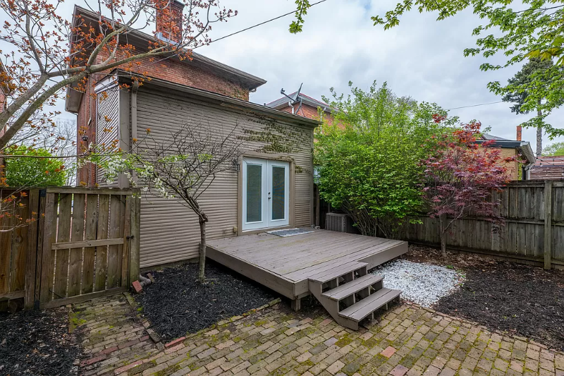 974 S Front St - Photo 3 of 11