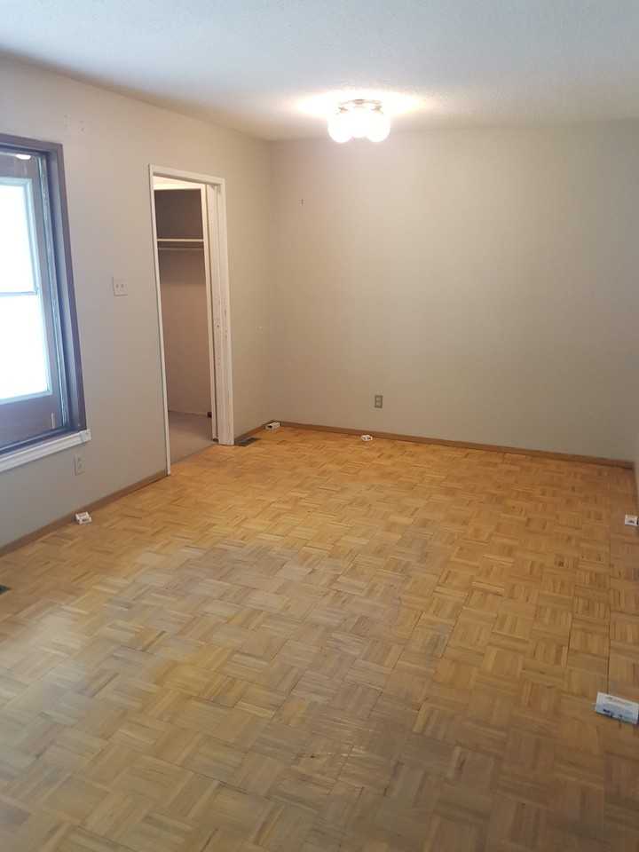 12212 77 Street - Photo 3 of 18