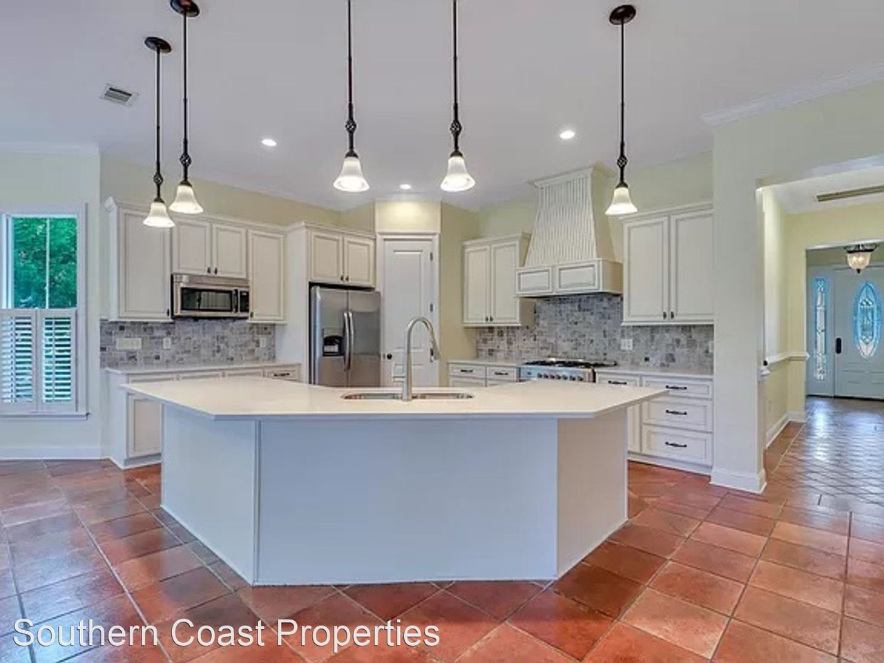 211 Village Rd - Photo 3 of 21