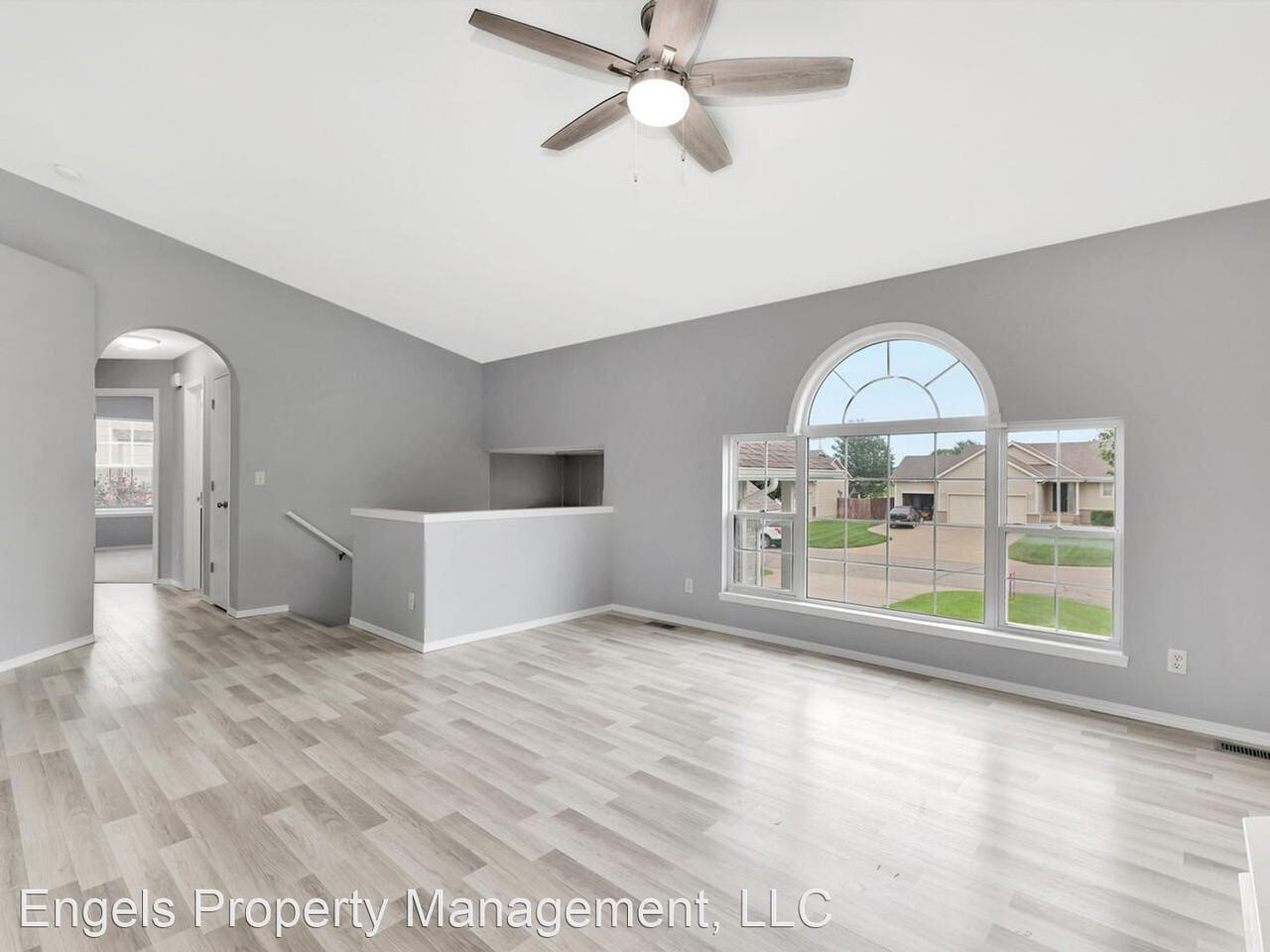 1321 N Robin Ct - Photo 2 of 22