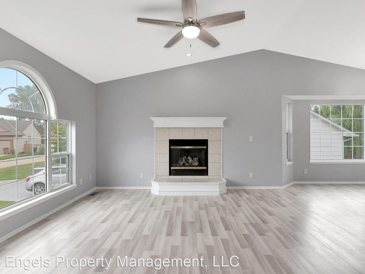 1321 N Robin Ct - Photo 3 of 22