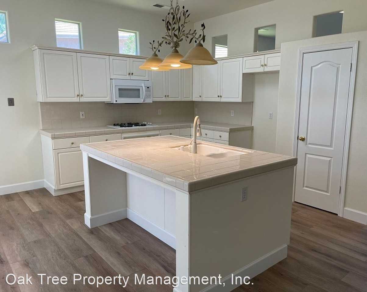 6084 N Summer Creek Ct - Photo 3 of 24