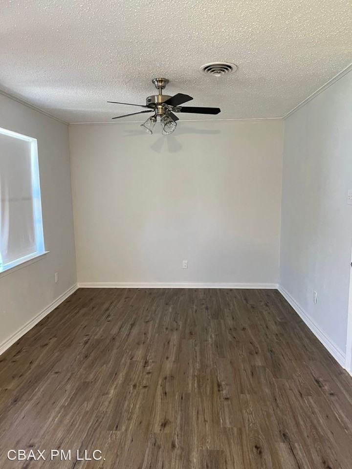 1230 Mcdonald Dr - Photo 3 of 8