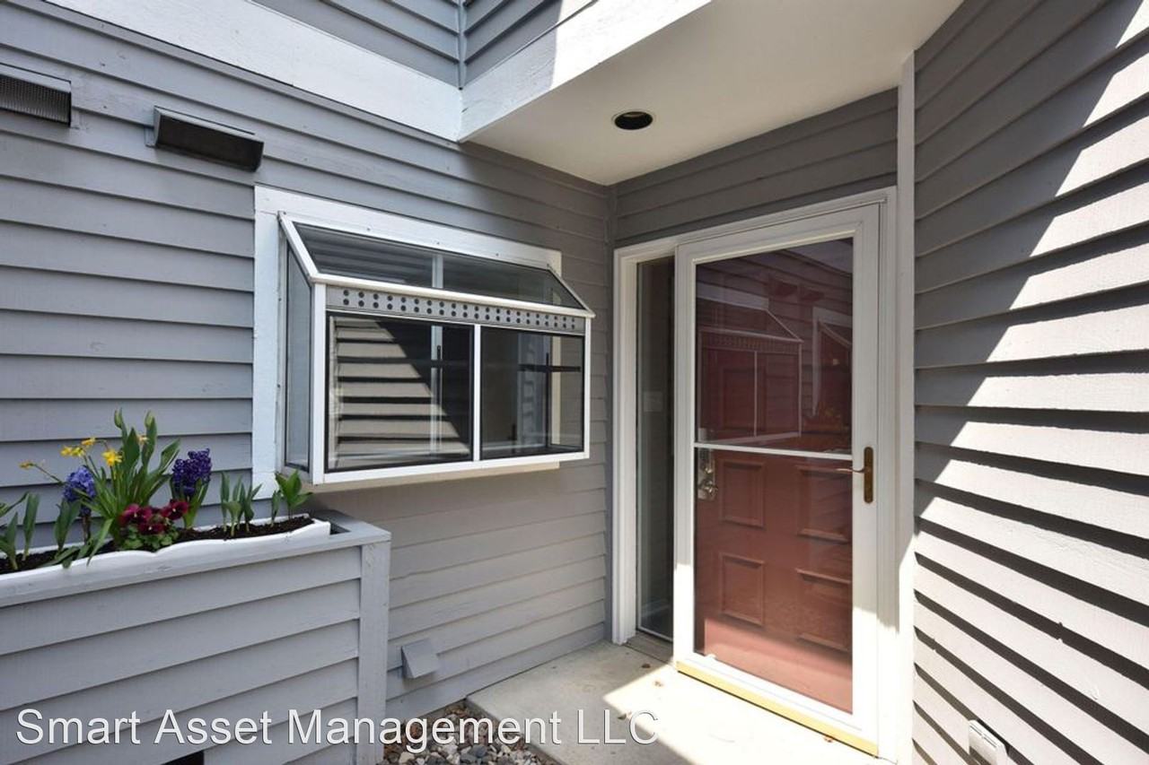 1117 N Edison St - Photo 2 of 26