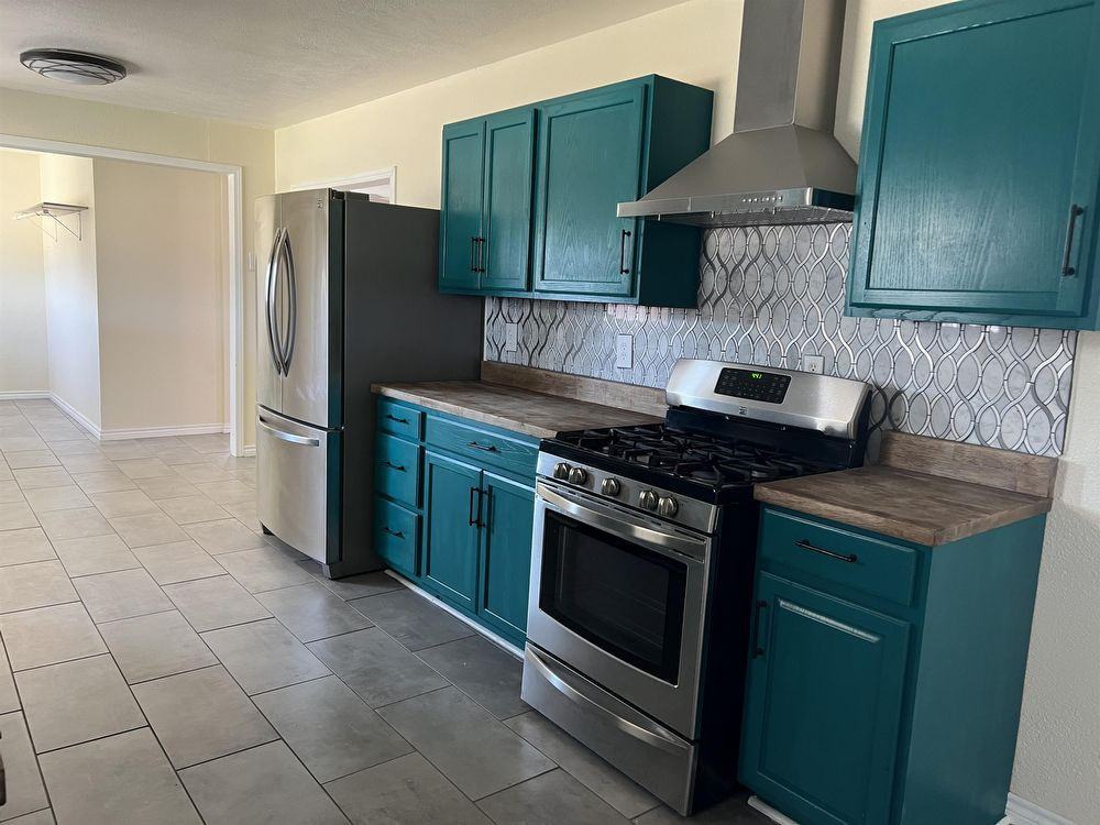 3401 Storey Ave - Photo 3 of 10