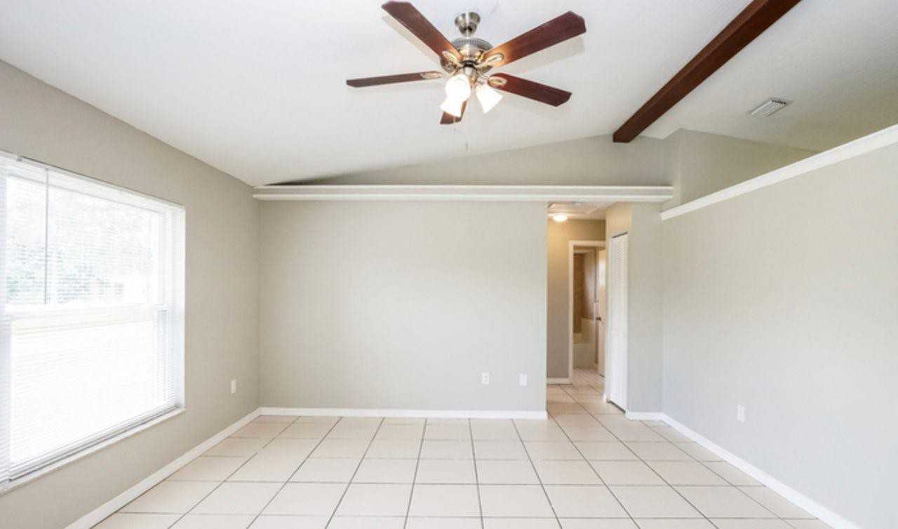 548 Winer Avenue Southwest - Photo 2 of 9
