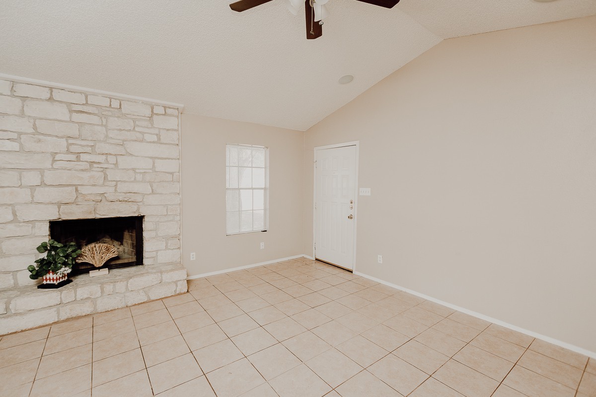 8810 Piney Point Dr - Photo 3 of 17