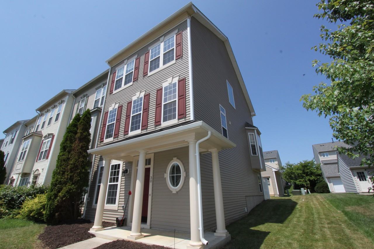 30 Davis St - Photo 2 of 29