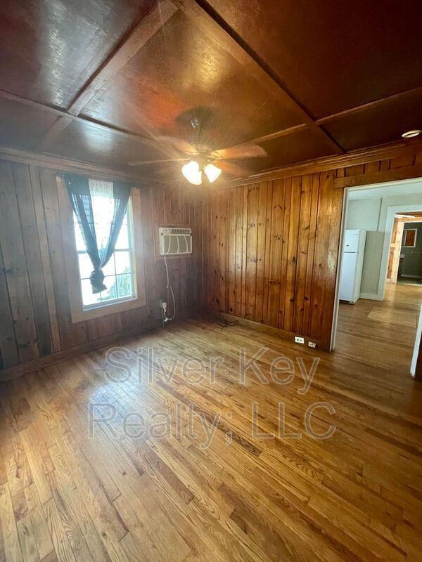 107 Forrest Ave #2 - Photo 3 of 8