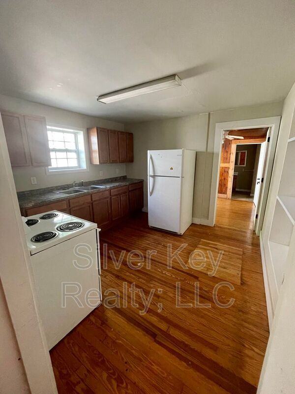 107 Forrest Ave #2 - Photo 4 of 8