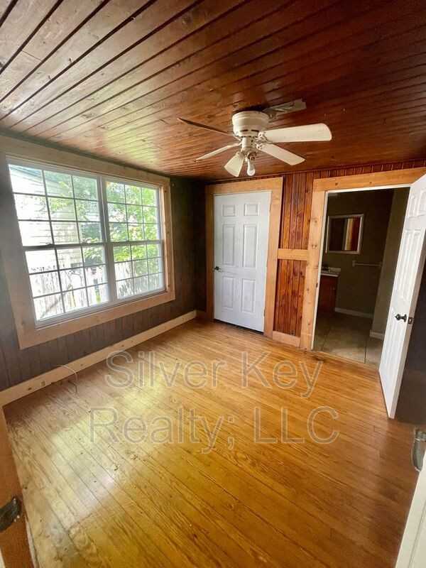 107 Forrest Ave #2 - Photo 6 of 8