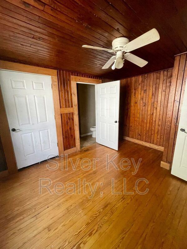 107 Forrest Ave #2 - Photo 7 of 8