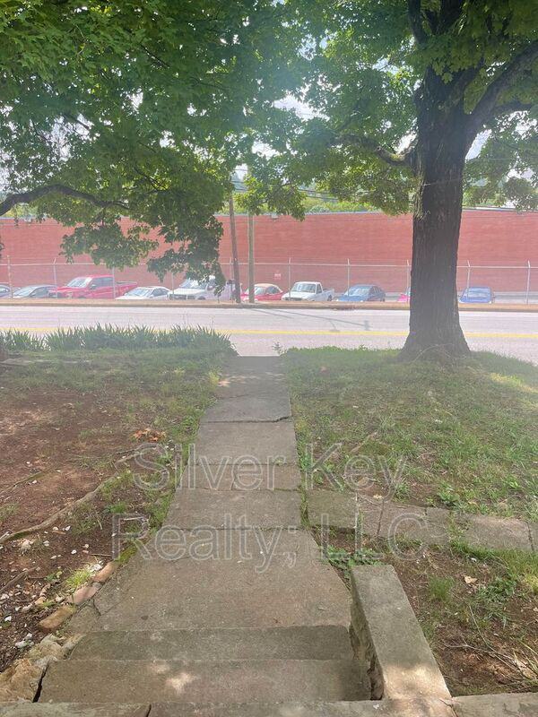 914 E Madison Ave #0914 - Photo 2 of 15