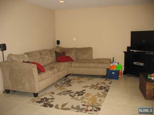 46 Sievers Ln - Photo 3 of 12