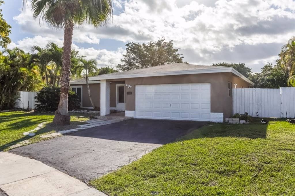 7200 Nw 80th Pl - Photo 2 of 18