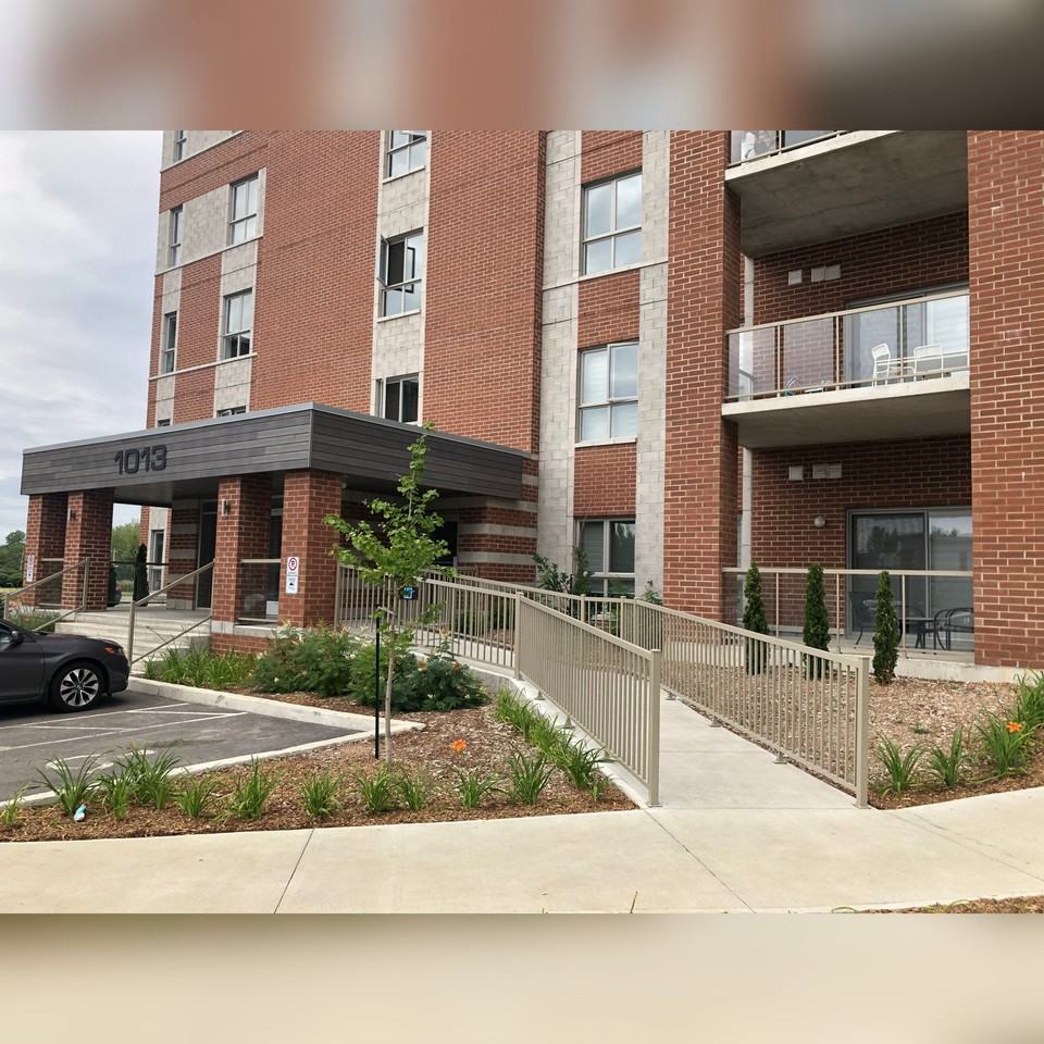 Jardins Montée Champagne 1013 Montée Champagne 106, Laval, QC H7X